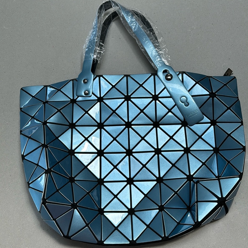 New without tags blue shoulder bag, bao bao.